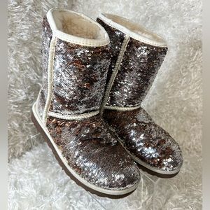 UGG Classic Short Sparkle Sequin Boots Gold Silver Reversible Size 7